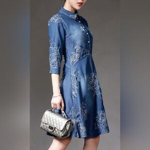 Denim/Chambray Dress With Embroidery Size Small (Juniors)